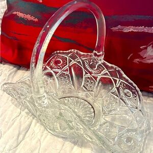 Vintage LE Smith glass brides bridal basket 9” banana type Quintec Daisy button